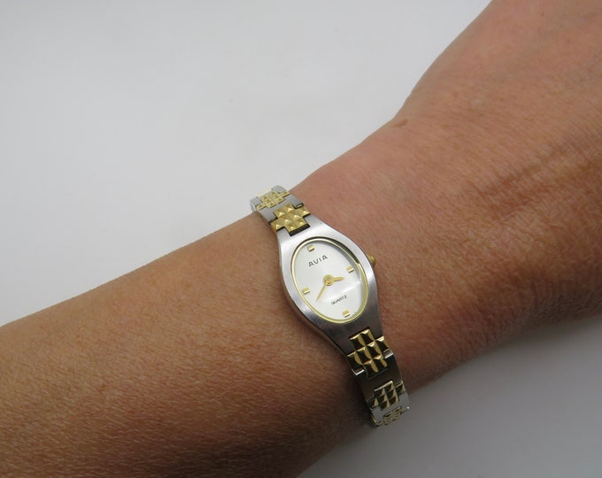 Vintage watch / womens watch / 6.6" small wrist / vintage two tone wrist watch / Avia Watch / watch / ladies  watch k18