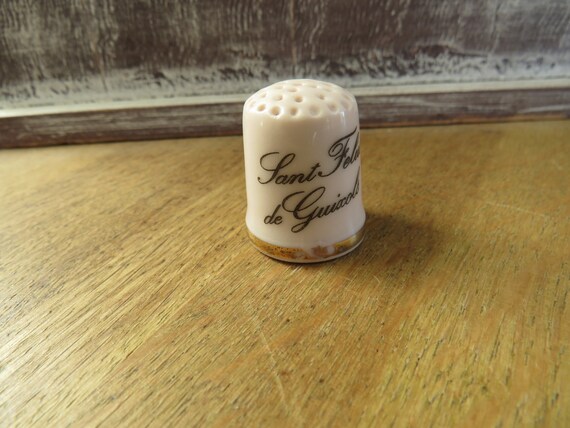 Vintage thimble / sant feliu de guíxols / beautiful / bone china / G7
