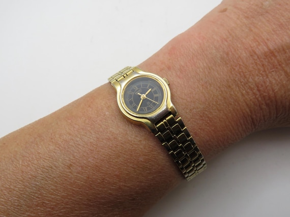 vintage seiko wrist watch / womans gold watch / wrist size adjustable  / vintage gift / watch / ladies watch (w18)