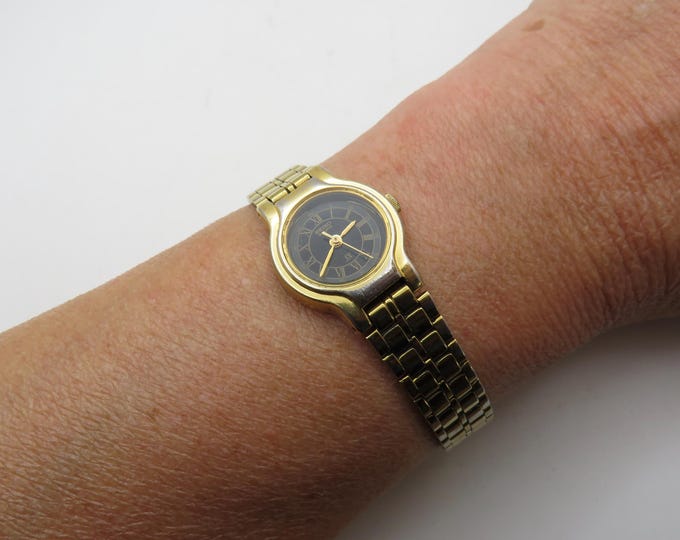 vintage seiko wrist watch / womans gold watch / wrist size adjustable  / vintage gift / watch / ladies watch (w18)