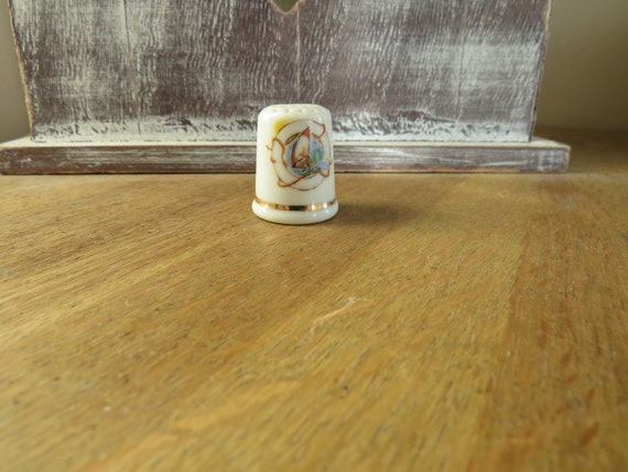 Vintage thimble / Lloret  / beautiful blue / bone china England made / A7