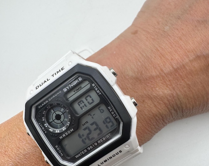 White Digital Watch – Retro Style – Dual Time Alarm Chronograph – EL Backlight – 44mm – Unisex  (Y10)