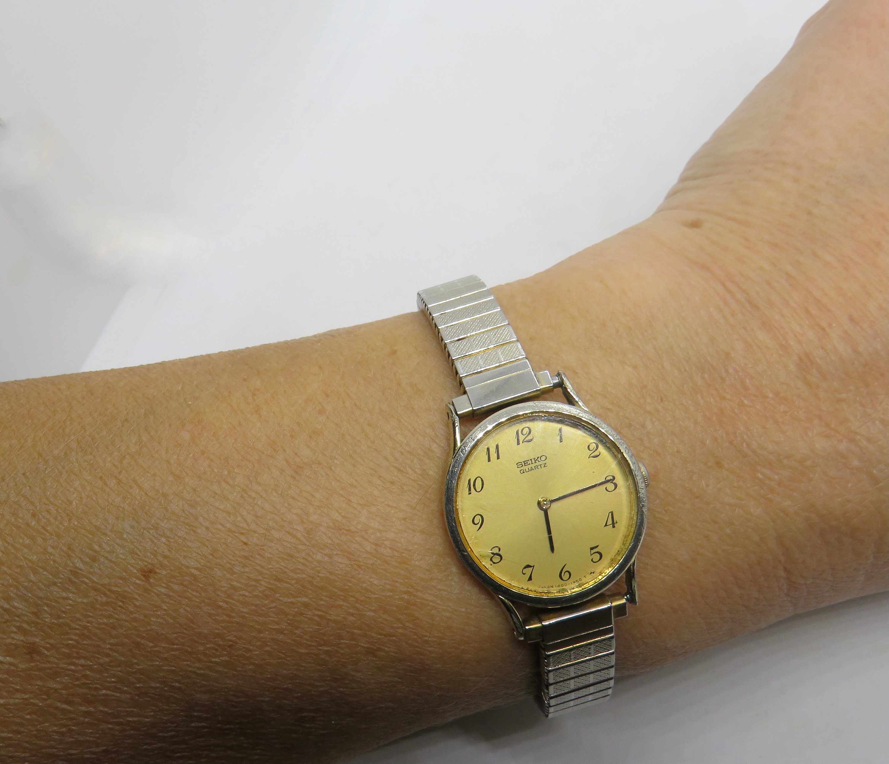 Vintage Gold Panzeruhr Seiko Quartz Damenuhr Vintage