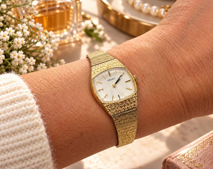 vintage Seiko / mechanical watch / Seiko hand wind / 17  jewels / womans watch / watch / vintage  watch (A4)