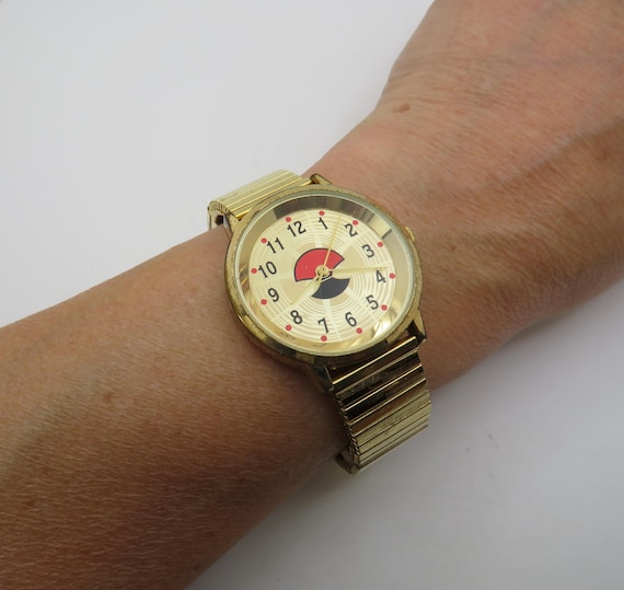 Vintage Gold Tone Dress Watch: Japan Movement, Expanding Band (H19)