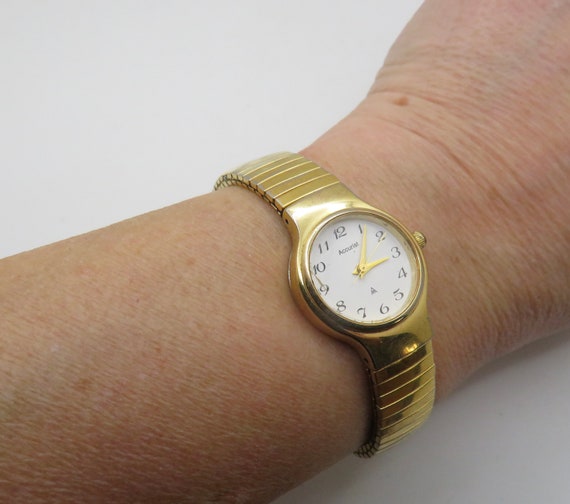 vintage gold watch / 6.7" wrist size watch expanding / vintage womans 90s watch / Japan / vintage Watch / watch ladies watch (f34)