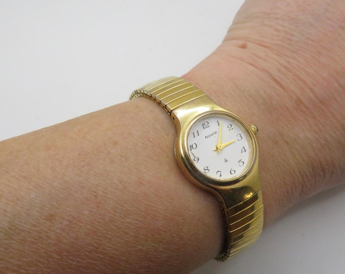 vintage gold watch / 6.7" wrist size watch expanding / vintage womans 90s watch / Japan / vintage Watch / watch ladies watch (f34)
