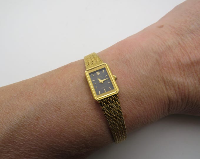 Vintage rectangle watch / dainty Quartz womens gold watches /  6.4" wrist / vintage wrist watch / Japan watch / watch / ladies watch (a23)