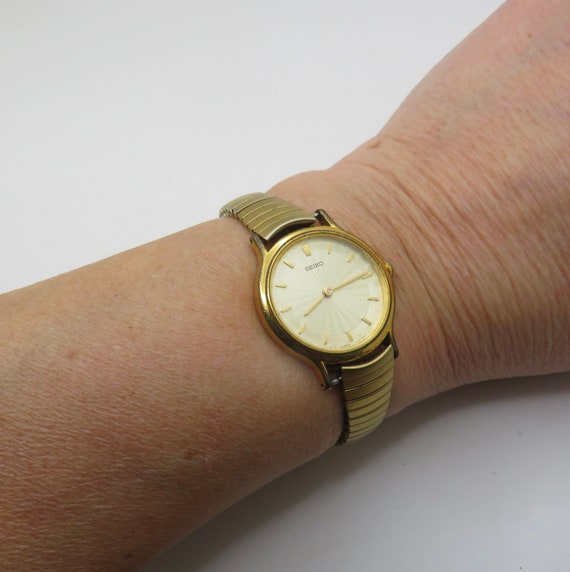 vintage gold watch / 7" wrist size watch expandin… - image 8