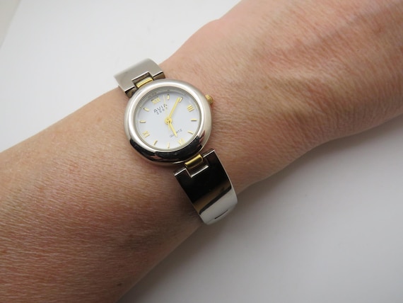vintage watch / two tone wrist watch / womans watch / avia watch  / watch / ladies watch (n24)