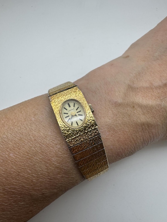 Vintage Carvelle Gold-Tone Ladies Bracelet Watch