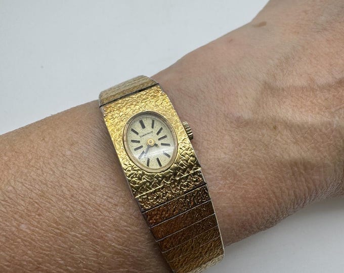 Vintage Carvelle Gold-Tone Ladies Bracelet Watch