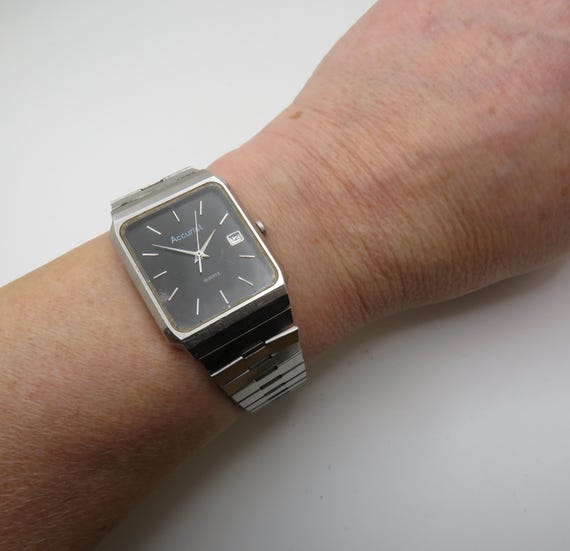 Vintage rectangle watch / tank Watch 8" wrist max  / old watch / quartz watch / Vintage Japan Watch /  v17
