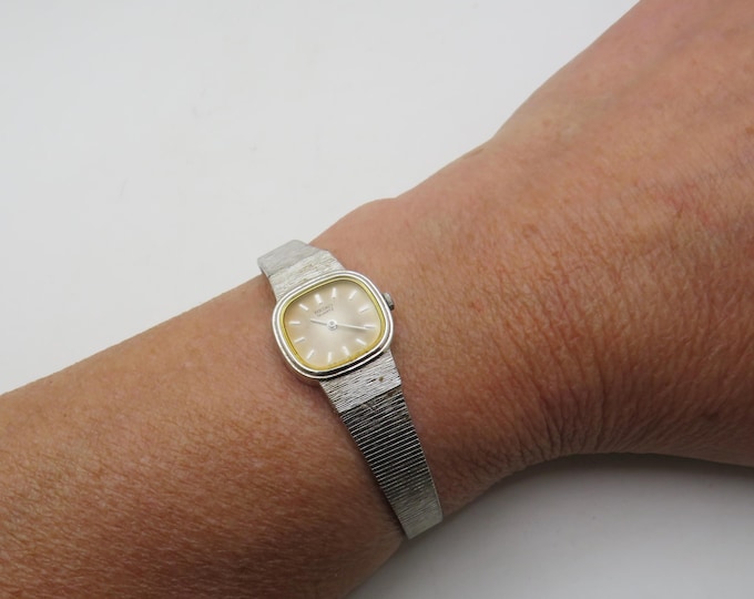 vintage seiko wrist watch / womans watch /  vintage watch / vintage sport / small wrist watch / ladies watch. (G21)