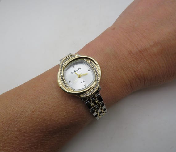 Two-Tone Ladies Quartz Watch: Gold Plated Bracelet, Silver Dial (BB6)