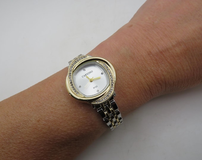 Two-Tone Ladies Quartz Watch: Gold Plated Bracelet, Silver Dial (BB6)