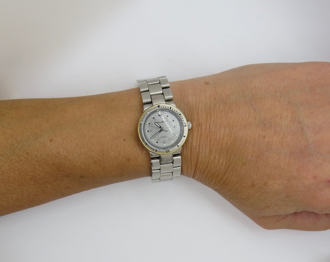 ladies watch / Quartz watch / grey faced watch / ladies Watch / large wrist size / vintage sport  / gift for her / watch