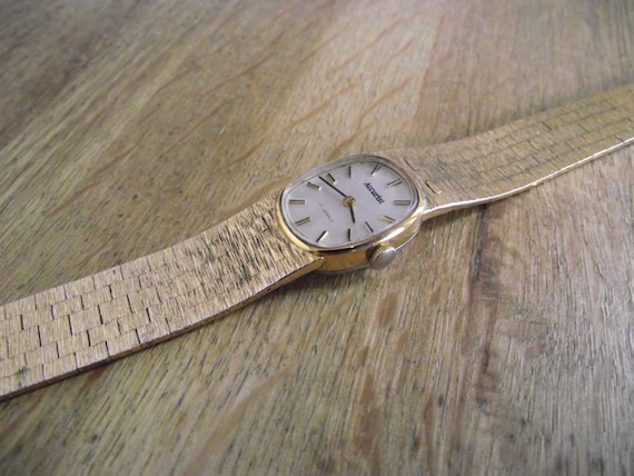 vintage watch / Swiss machanical ladies watch / v