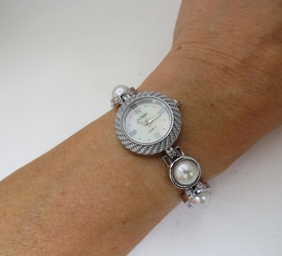 Vintage Pearl Ladies Dress Watch - Quartz Movement AA14