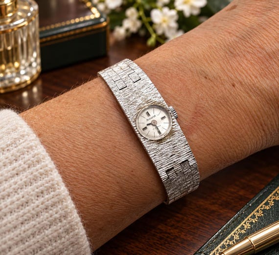 vintage Swiss watch / gift for her / Small wrist watch / mechanical watch / vintage watch / vintage 60s / womans  watch