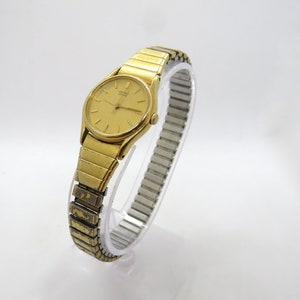 Vintage watch / Seiko watch / Quartz watch / Ladies Dress Watch / ladies small face Watch / Gift for her image 3