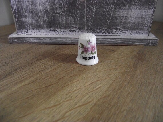 Vintage thimbles / Chipping / British / beautiful Fine Bone China / bone china England made / BRE2