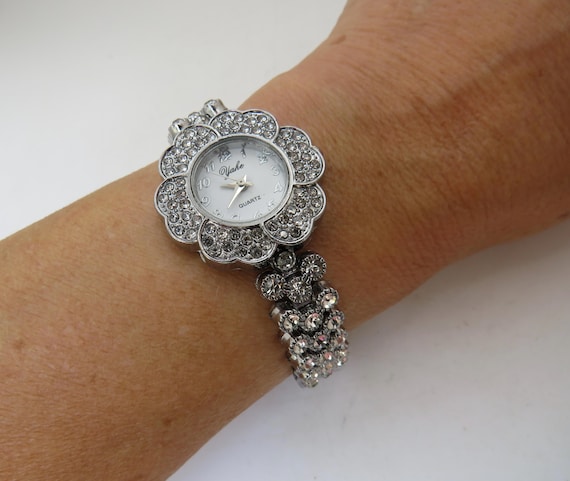 Vintage Diamond Ladies Dress Watch - Quartz Movement AA18