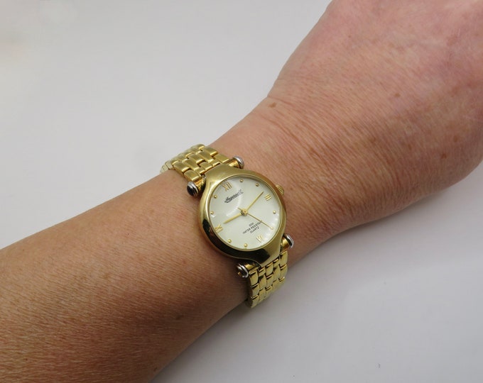 vintage gold Ingersoll watch / 7.3" wrist size watch / vintage womans  90s watch / vintage Watch / watch  ladies  watch (h23)