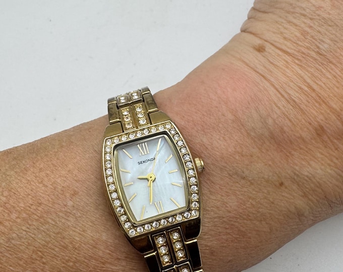 Ladies Sekonda Gold Tone Crystal Watch, Mother of Pearl Dial, Quartz Bracelet size 6.2" with Spare Links (boxed)