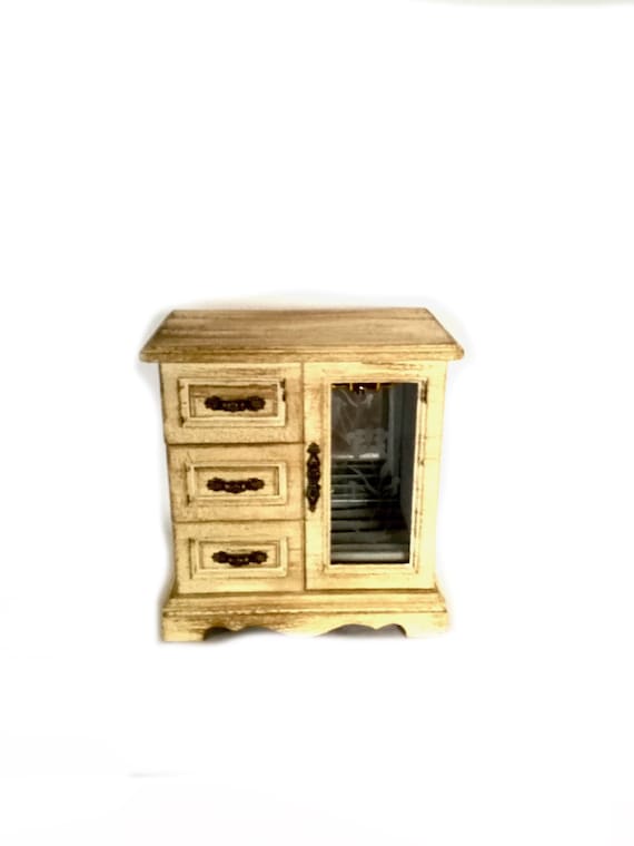 vintage Jewellery box / box / Shabby chic / vintage small  jewellery box / jewellery cabinet