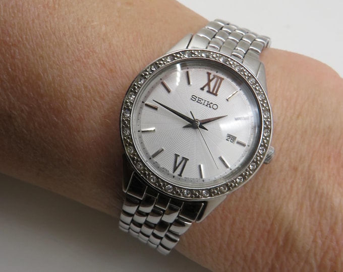 Vintage Seiko watch / sports watch / date watch /  stainless steel Watch / womens Watch / Gift for her (v21)