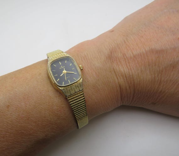 vintage watch / vintage wrist watch / adjustable wrist / womans gold watch / watch / vintage sport (h13)