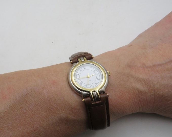Vintage Ladies Watch: White Dial, Brown Leather Strap, Japan Quartz (y24)