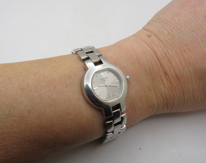 Vintage watch / Gift / womens watches / 6"wrist  / Tisssot / vintage Watch / silver dial watch / vintage sport / watch / gift for her / e6