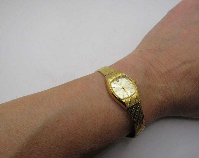 vintage rotary gold watch / 6.3" wrist size / vintage womans  90s watch / Swiss watch / vintage Watch / watch  ladies  watch (b20)