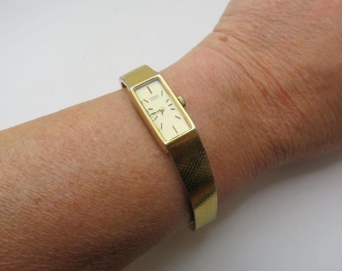 vintage seiko wrist watch / rectangle gold watch / wrist 6.9" watch / vintage gift / watch / ladies watch (w10)
