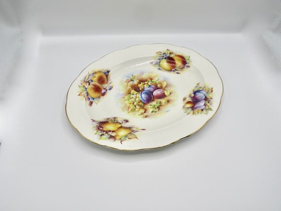 vintage serving plate / d wallace / heron cross pottery / English / A