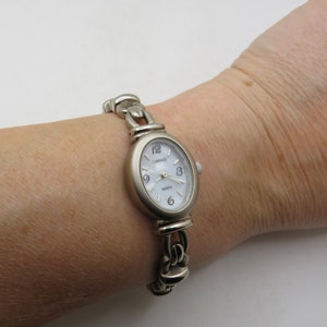 Vintage Timex watch / classic ladies Watch / watches / timex carriage watch / quartz watch / vintage ladies  (a18)