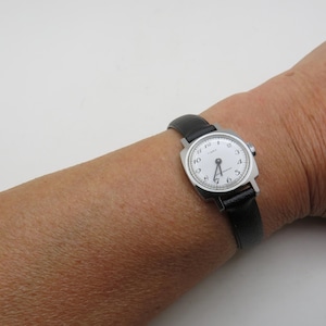 vintage Timex / mechanical watch / gift for her / wrist watch Self wind watch  17 jewels Watch / w12