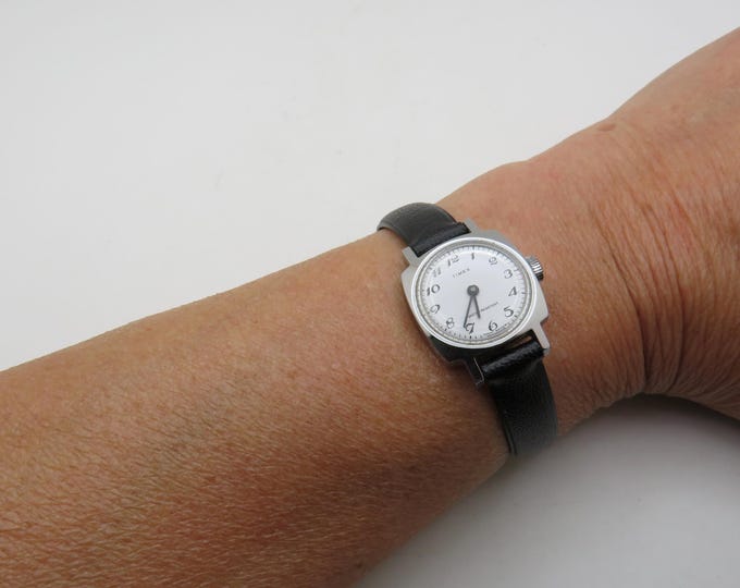 vintage Timex / mechanical watch / gift for her / wrist watch Self wind watch  17 jewels Watch / w12