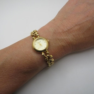 vintage chain watch Ingersoll / 7&quot; wrist size  / vintage womans  90s watch / vintage Watch / watch  ladies  watch (x1)