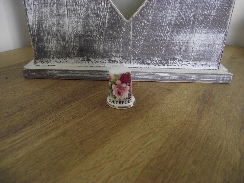 Vintage thimbles Southport flowers beautiful Fine Bone China bone china England made BRB3