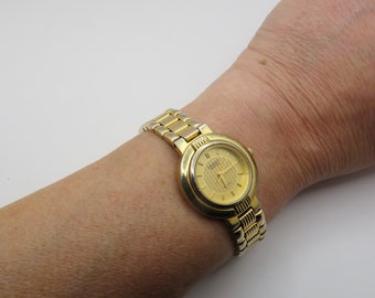 Vintage Neiman Marcus Ladies Watch Gold Tone Blue Dial  display picture 3