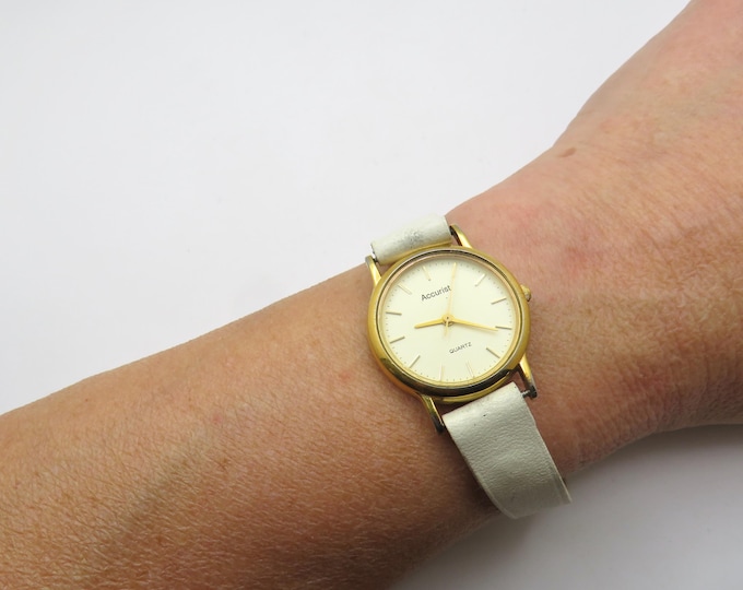 Vintage watch / womens watches / cream dial Quartz watch / Dress Watch /  ladies Watch /  Gift for her  (v23)
