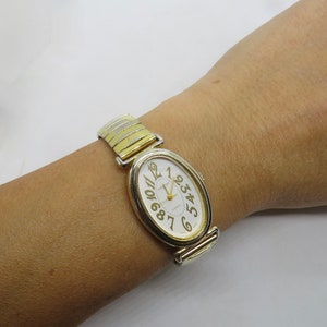 vintage oval watch / vintage constant wrist watch / ladies watch /  expandable bracelet  / watch / vintage sport / watch / ladies watch s11