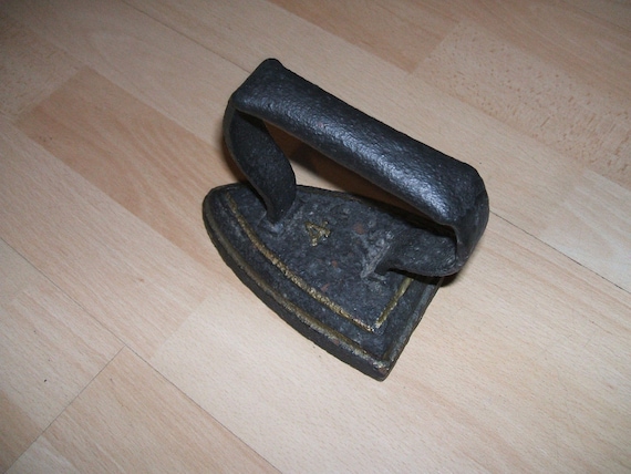 Vintage iron / Patent No 4 iron / Flat Cast Iron /  Antique Door Stop / Book End / antique wood burner / iron / antique /