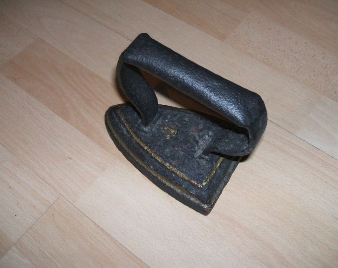 Vintage iron / Patent No 4 iron / Flat Cast Iron /  Antique Door Stop / Book End / antique wood burner / iron / antique /