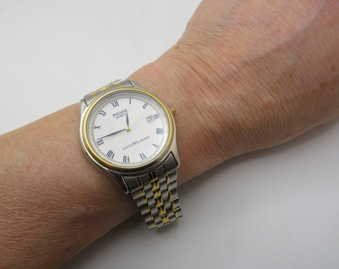 Vintage Sports watch / Pulsar by Seiko Quartz watch / watch / vintage gents Watch /  8" wrist  (R12)