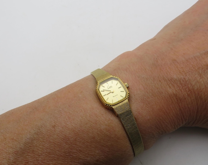 gold dainty watch / vintage square wrist watch / womans gold watch / adjustable wrist 7.6" max / vintage watch / ladies watch (y1)