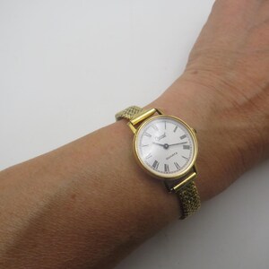 vintage watch / gold watch / wrist 6.6&quot; watch / vintage dress watch  / 90s watch / ladies watch (x27)